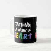 Mug L'enseignement est une oeuvre de coeur (Devant gauche)