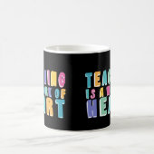 Mug L'enseignement est une oeuvre de coeur (Centre)