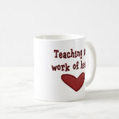 Mug L'enseignement est une oeuvre de mignonne de coeur (Devant droit)