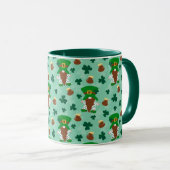 Mug Leprechaun Gnomes avec trèfle et Pots d'or (Devant droit)