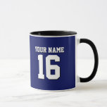 Mug L'équipe de Jersey de sports Blue Navy<br><div class="desc">Preppy Solid Color Navy Blue Team Jersey / Sports Jersey / Football Jersey / Rugby Jersey avec Nom Personnalisé Customisez ceci avec votre nom propre ou nom d'équipe et un numéro. Vous pouvez modifier la taille, la couleur et l'emplacement du texte si vous avez besoin d'apporter des modifications, de modifier...</div>