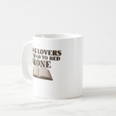 Mug Les amateurs de livres n'iront jamais seul au lit (Devant gauche)
