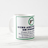Mug Les armes à feu sont bienvenues sur le signe de (Devant gauche)