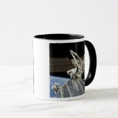 Mug Les astronautes effectuent une série de tâches (Devant droit)
