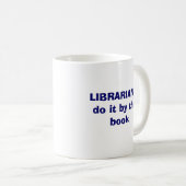 Mug Les bibliothécaires le font par le livre (Devant droit)