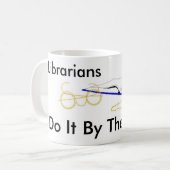 Mug Les bibliothécaires le font par les livres (Devant gauche)