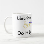 Mug Les bibliothécaires le font par les livres (Gauche)