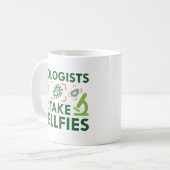 Mug Les biologistes prennent des cellules (Devant gauche)