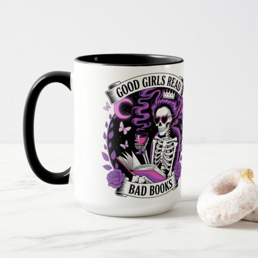 Mug Les Bonnes Filles Lisent Les Mauvais Livres (Avec donut)
