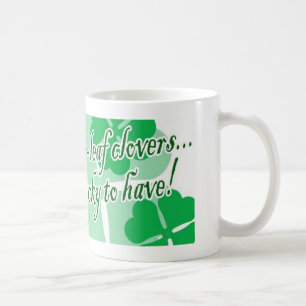 Mug Les bons amis et les amoureux à quatre feuilles