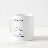 Mug Les cardiologues le font avec le rythme (ECG/EKG) (Devant gauche)
