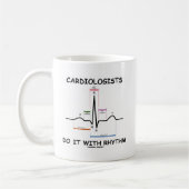 Mug Les cardiologues le font avec le rythme (ECG/EKG) (Gauche)