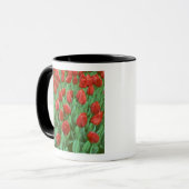 Mug Les champs de tulipes fleurissent au printemps. (Devant gauche)