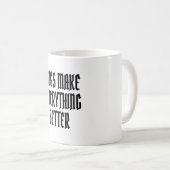 Mug Les chiens rendent tout meilleur. (Devant droit)