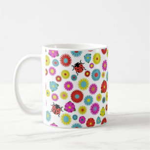 Mug Les coccinelles dans le jardin parmi les fleurs