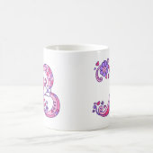 Mug Les coeurs et les fleurs décoratifs du monogramme (Centre)