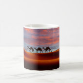 Mug Les déserts | Homme et chameaux dans les dunes de  (Centre)