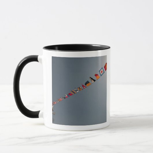 Mug Les drapeaux survolent le pont de l'USS Iwo Jima (Gauche)