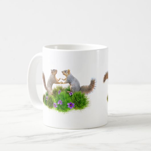 Mug Les écureuils dansent dans l'herbe (Devant gauche)