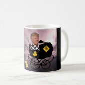 Mug Les ennuis arrivent / Anti Trump, (Devant droit)