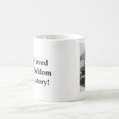 Mug Les femmes bien comportées font rarement le sien… (Centre)