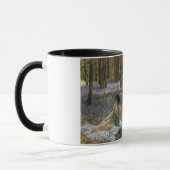 Mug Les femmes dans une forêt de fleurs bleues (Gauche)