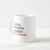 Mug Les femmes réelles épousent des programmeurs (Devant gauche)