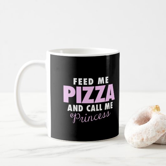 Mug Les filles drôles m'alimentent la pizza et (Avec donut)