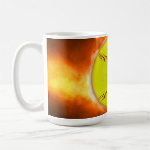 Mug Les flammes de balle rapide de softball jaune de S