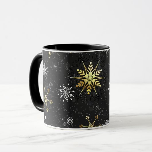 Mug Les flocons dorés de Noël sur l'Arrière - plan noi (Devant gauche)