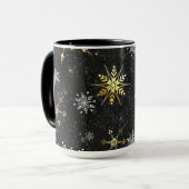 Mug Les flocons dorés de Noël sur l'Arrière - plan noi (Devant gauche)