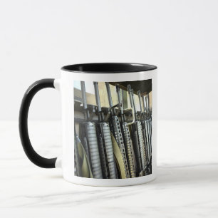 Mug Les fusils d'assaut se tiennent prêts sur le