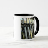 Mug Les fusils d'assaut sont prêts sur le rack d'armes (Devant droit)