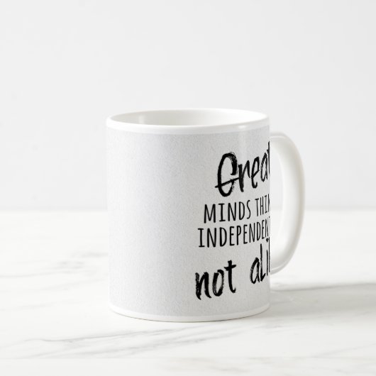Mug Les grands esprits pensent indépendamment, pas com (Devant droit)