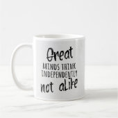 Mug Les grands esprits pensent indépendamment, pas com (Gauche)