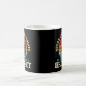 Mug Les Hommes Ne Sous-Estiment Jamais Un Vieux Homme  (Centre)