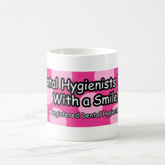 Mug Les hygiénistes dentaires le font avec un sourire