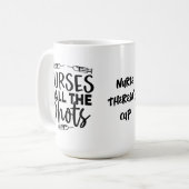 Mug Les infirmières à trois seringues appellent les ch (Devant gauche)