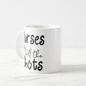 Mug Les Infirmières Appelent Toutes Les Chaussures (Devant gauche)