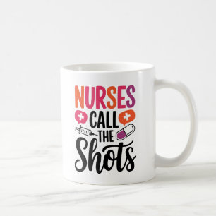 Mug "Les infirmières appellent les coups