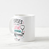 Mug Les infirmières ne font pas que soigner, nous fais (Devant gauche)