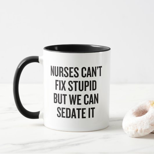 Mug Les infirmières ne peuvent pas réparer les bêtises (Avec donut)