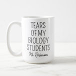 Mug Les larmes de mes étudiants en biologie, Appréciat<br><div class="desc">La "Tears of My Biology Students, Teacher Appreciation Mug" est un hommage intelligent et réfléchi à l'enseignant de biologie dévoué dans votre vie. Plein d'humour, cette tasse reconnaît affectueusement les défis et les victoires uniques de l'enseignement de la biologie, résumant les expériences partagées avec les étudiants dans le monde des...</div>