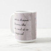 Mug Les lecteurs rêvent entre les lignes... (Devant gauche)