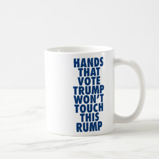 Mug Les mains qui votent Trump ne toucheront pas à cet