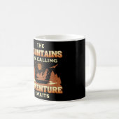 Mug Les montagnes appellent, l'aventure attend (Devant droit)