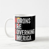 Mug Les Morons dirigent l'Amérique Trump drôle 2024 (Gauche)