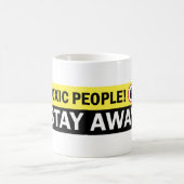 Mug Les personnes toxiques restent loin le panneau (Centre)