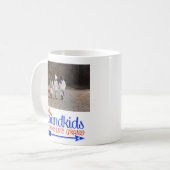 Mug Les petits-enfants font la vie Grand cadeau photo (Devant gauche)