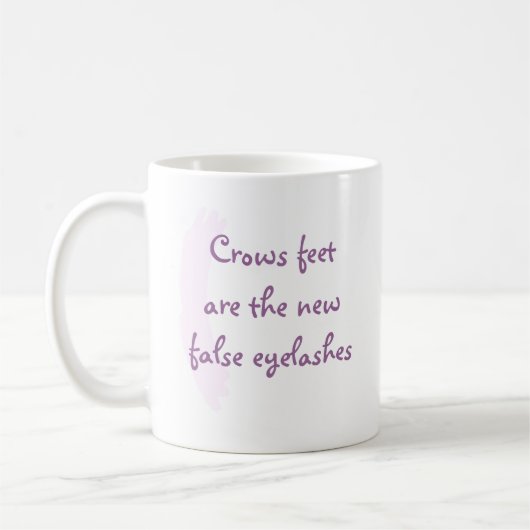 Mug Les pieds de corbeaux sont les faux cils (Gauche)